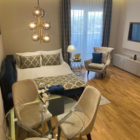 Tiffany Lux Apartment Требинье Экстерьер фото