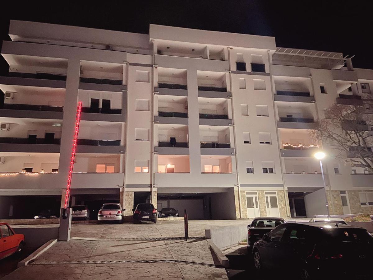 Tiffany Lux Apartment Требинье Экстерьер фото